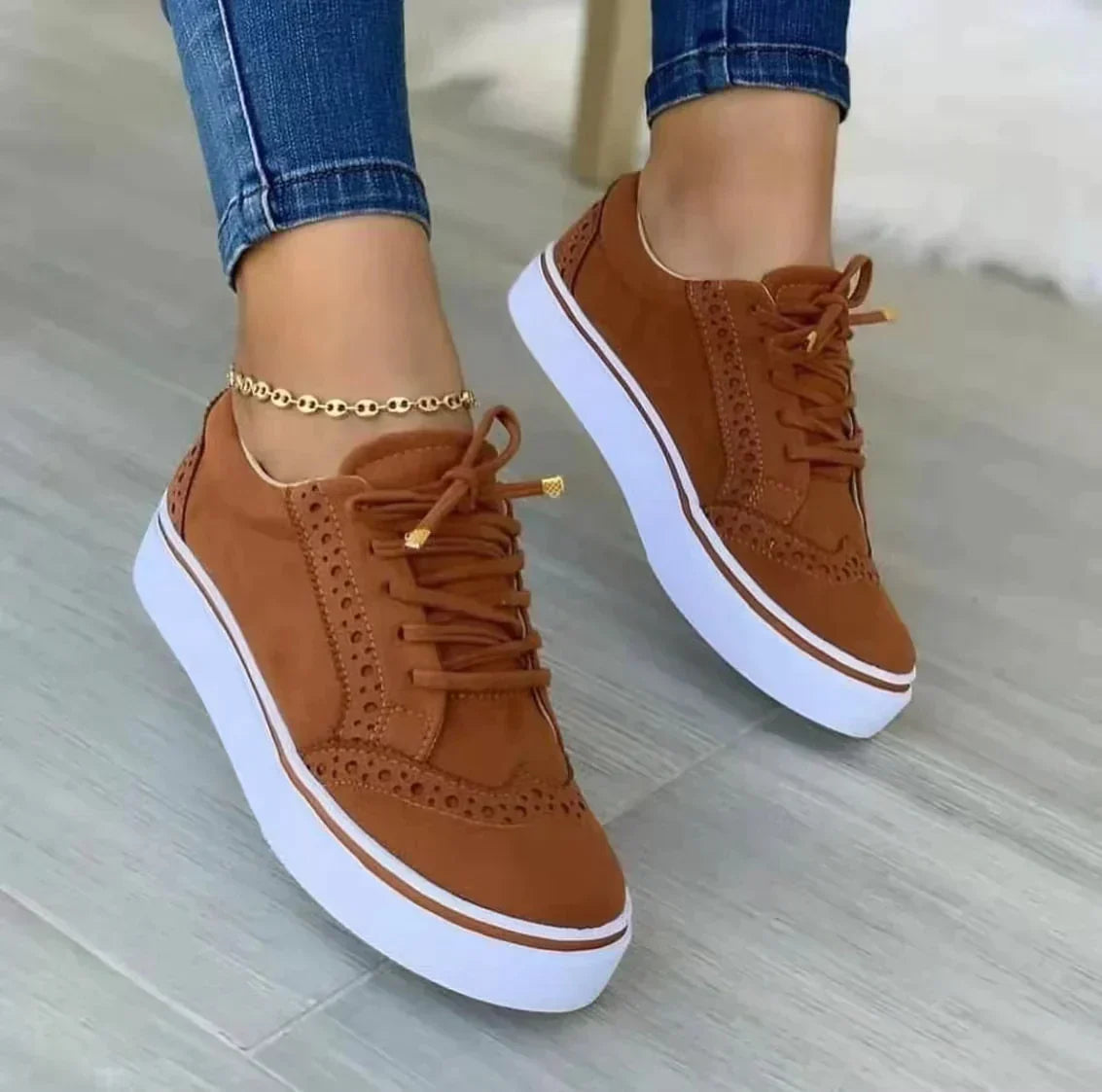 Emilie trendy ergonomic sneakers